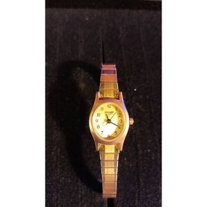 Vintage women's Sharp watch in good working order and in good condition